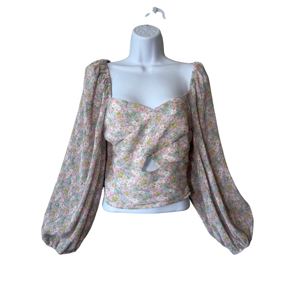 ASTR The Label Floral Smocked Crop Top Puff Sleeve Keyhole NWT Medium‎ Romantic